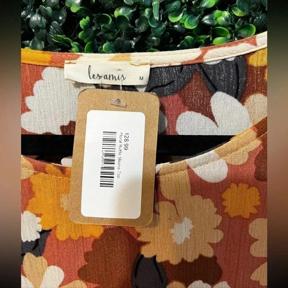Boutique brand Les Amis floral ruffle sleeve top - Size medium new. - Picture 5 of 6